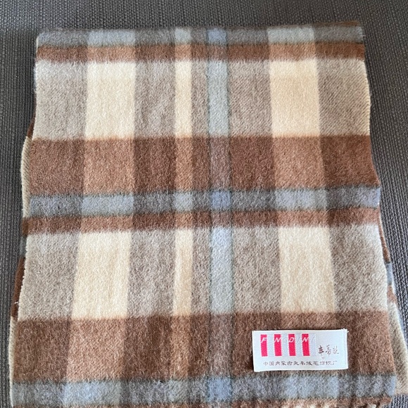 Wool scarf 🧣 - Picture 2 of 3